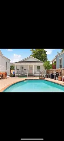 $1,800 | 4910 Laurel Street, Unit REAR, New Orleans, LA 70115