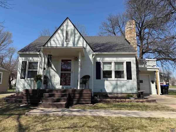 $179,900 | 605 Southwest Webster Avenue, Topeka, KS 66606