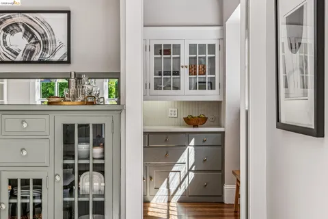 $1,495,000 | 806 Mandana Boulevard, Oakland, CA 94610
