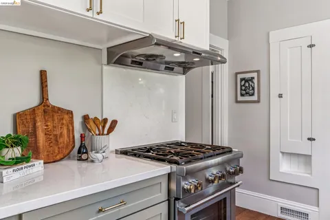 $1,495,000 | 806 Mandana Boulevard, Oakland, CA 94610