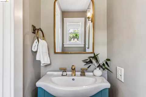 $1,495,000 | 806 Mandana Boulevard, Oakland, CA 94610