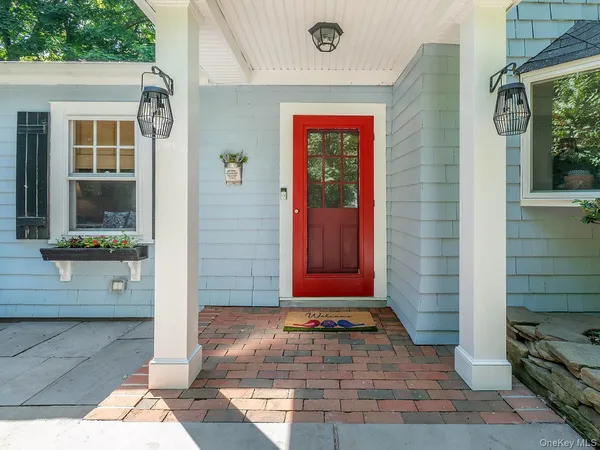 $735,000 | 41 High Street, Locust Valley, NY 11560