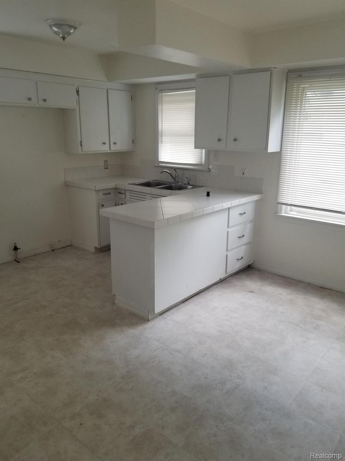 731 West Atherton Road Flint, MI 48507 - Photo 6 of 10 Gallery Image 6