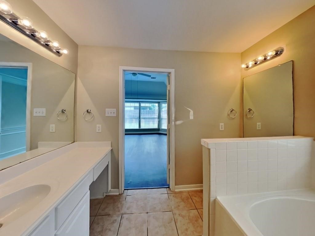 439 Pinewood Ridge Drive Spring, TX 77386 - Photo 12 of 18 a bathroom with a tub sink and mirror