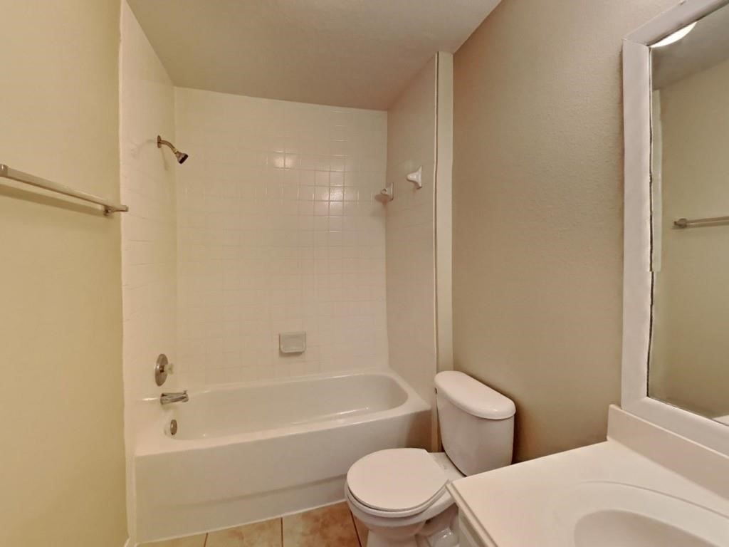 439 Pinewood Ridge Drive Spring, TX 77386 - Photo 14 of 18 a bathroom with a toilet and a bath tub