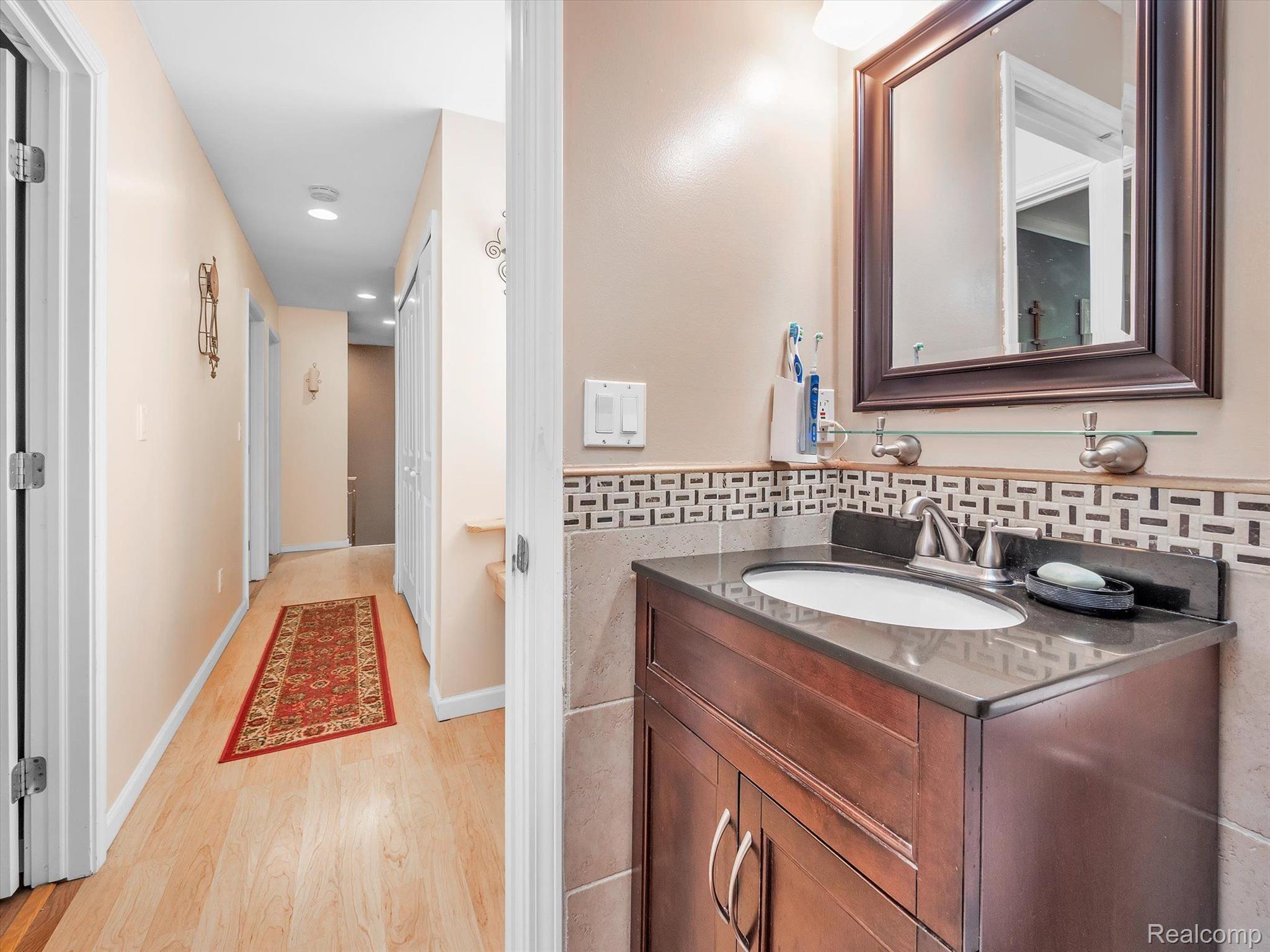 654 Crescent Lake Road Waterford, MI 48327 - Photo 33 of 46 Gallery Image 33