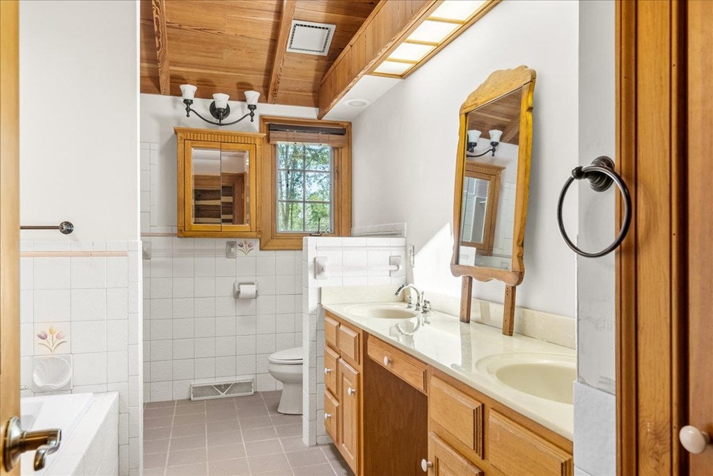 3095 State Shed Road Nathalie, VA 24577 - Photo 38 of 90 Primary bathroom 12.93 x 8.44