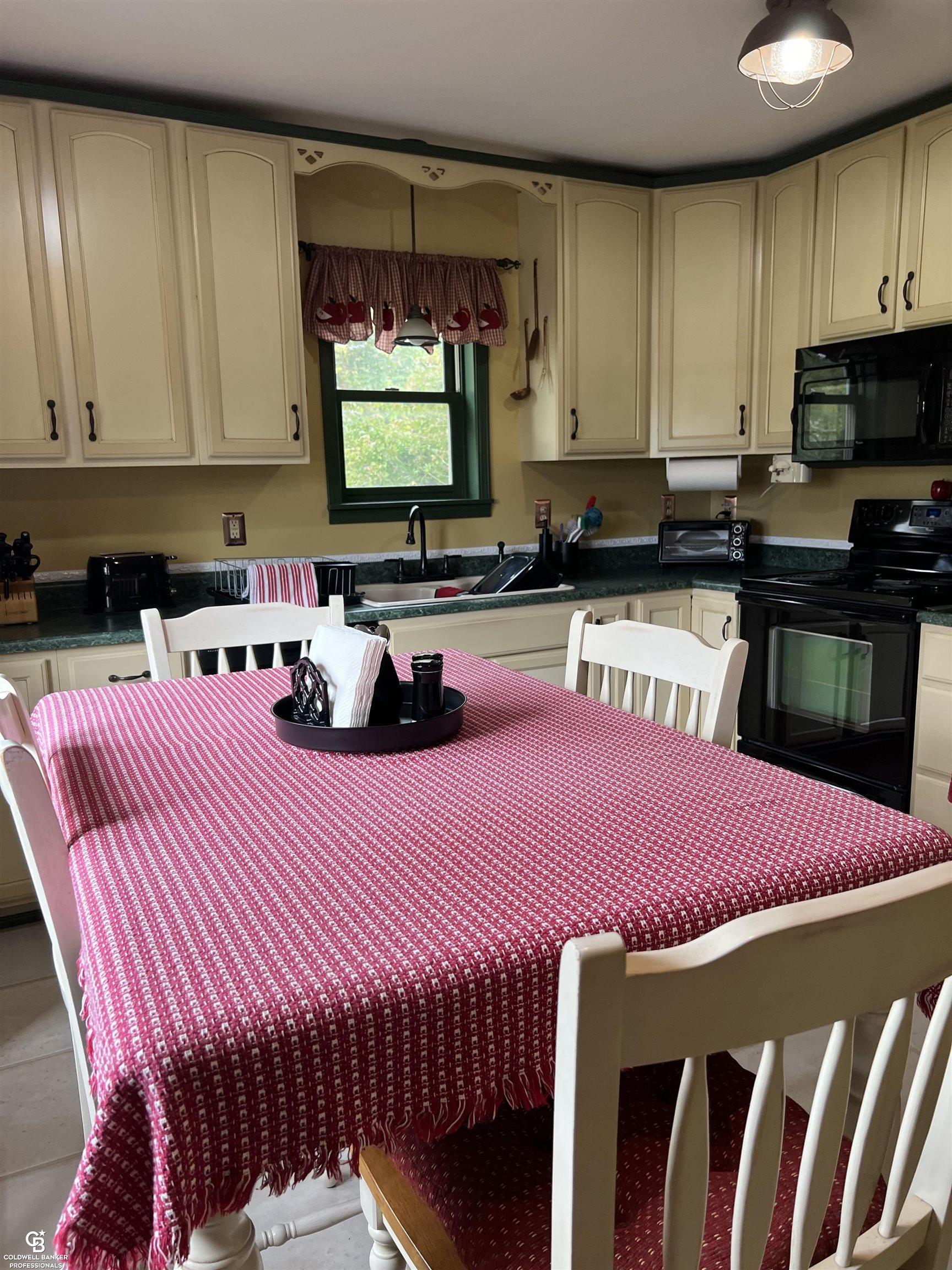 8902 Imlay City Road Avoca, MI 48006 - Photo 27 of 71 50091460-28.JPG