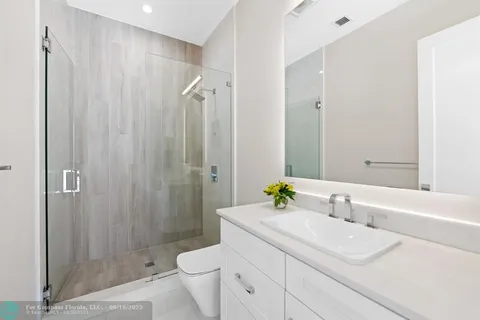 $5,695,000 | 2746 Northeast 18th Street, Fort Lauderdale, FL 33305