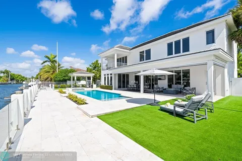$5,695,000 | 2746 Northeast 18th Street, Fort Lauderdale, FL 33305