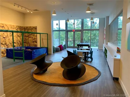 $5,700 | 16385 Biscayne Boulevard, Unit 621, North Miami Beach, FL 33160