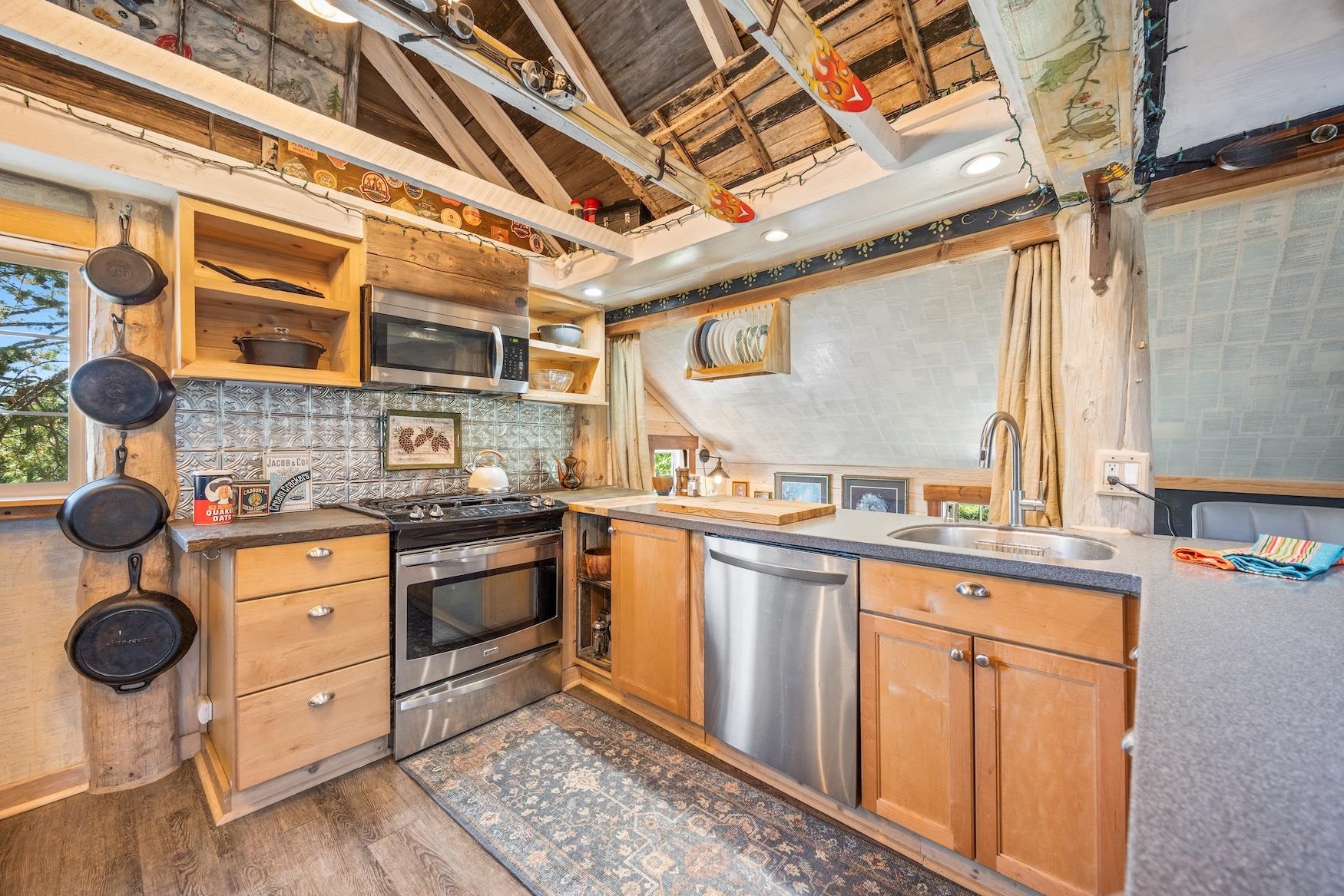 19221 Donner Pass Road Soda Springs, CA 95728 - Photo 10 of 27 Gallery Image 10