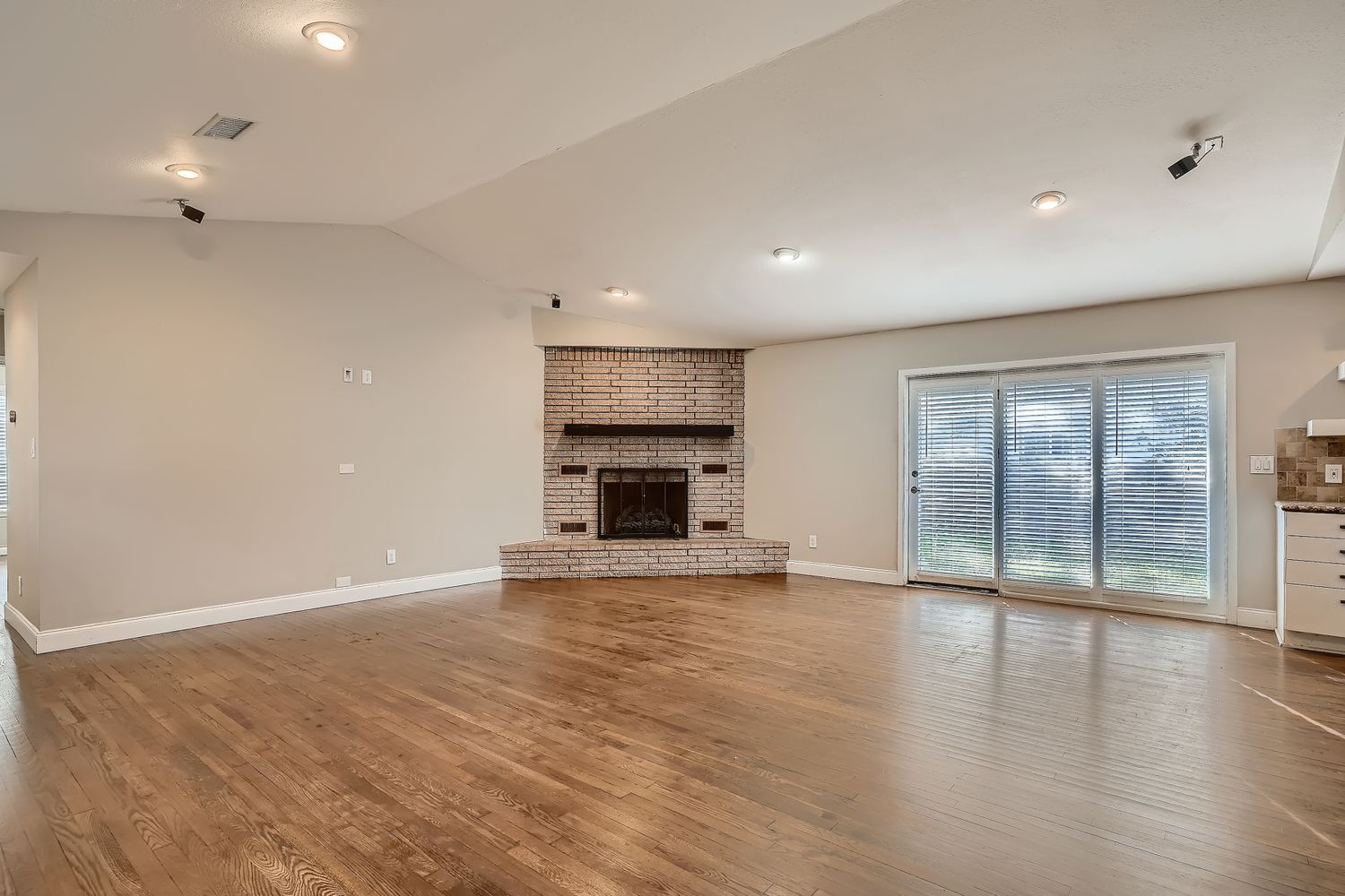 210 College Street Round Rock, TX 78664 - Photo 2 of 26