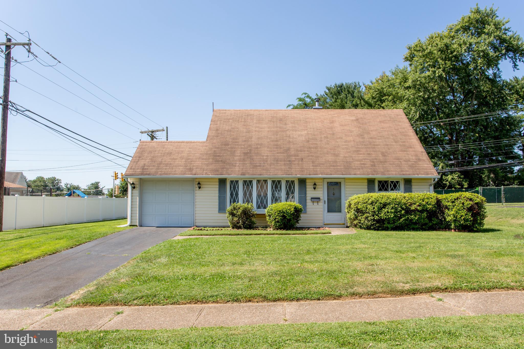 5 Cardinal Road Levittown, PA 19057 - Photo 2 of 23