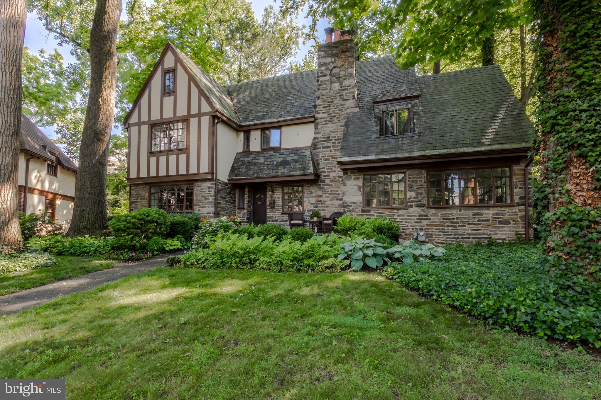 325 Valley Road Havertown, PA 19083 - Photo 2 of 42