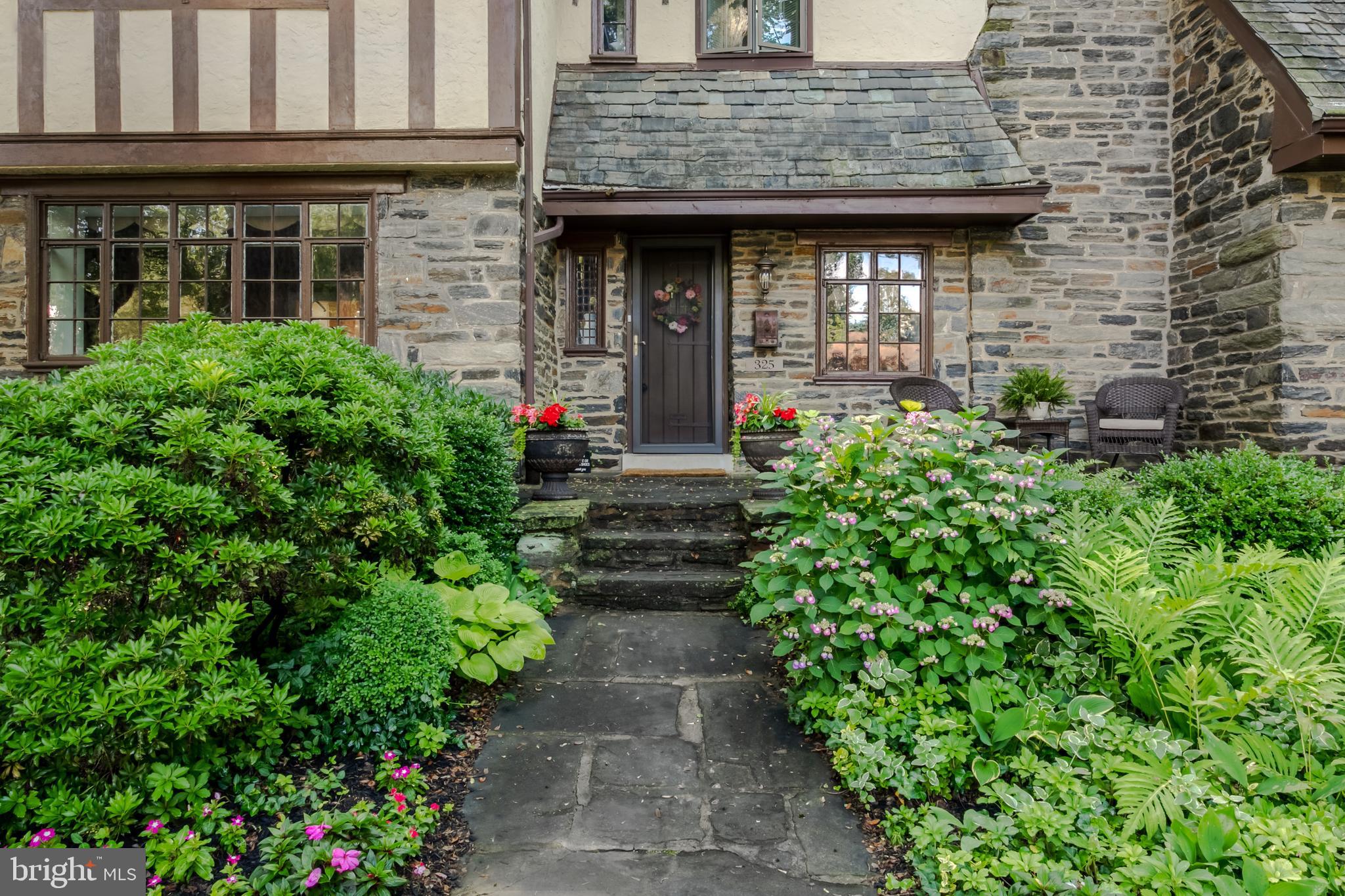 325 Valley Road Havertown, PA 19083 - Photo 4 of 42
