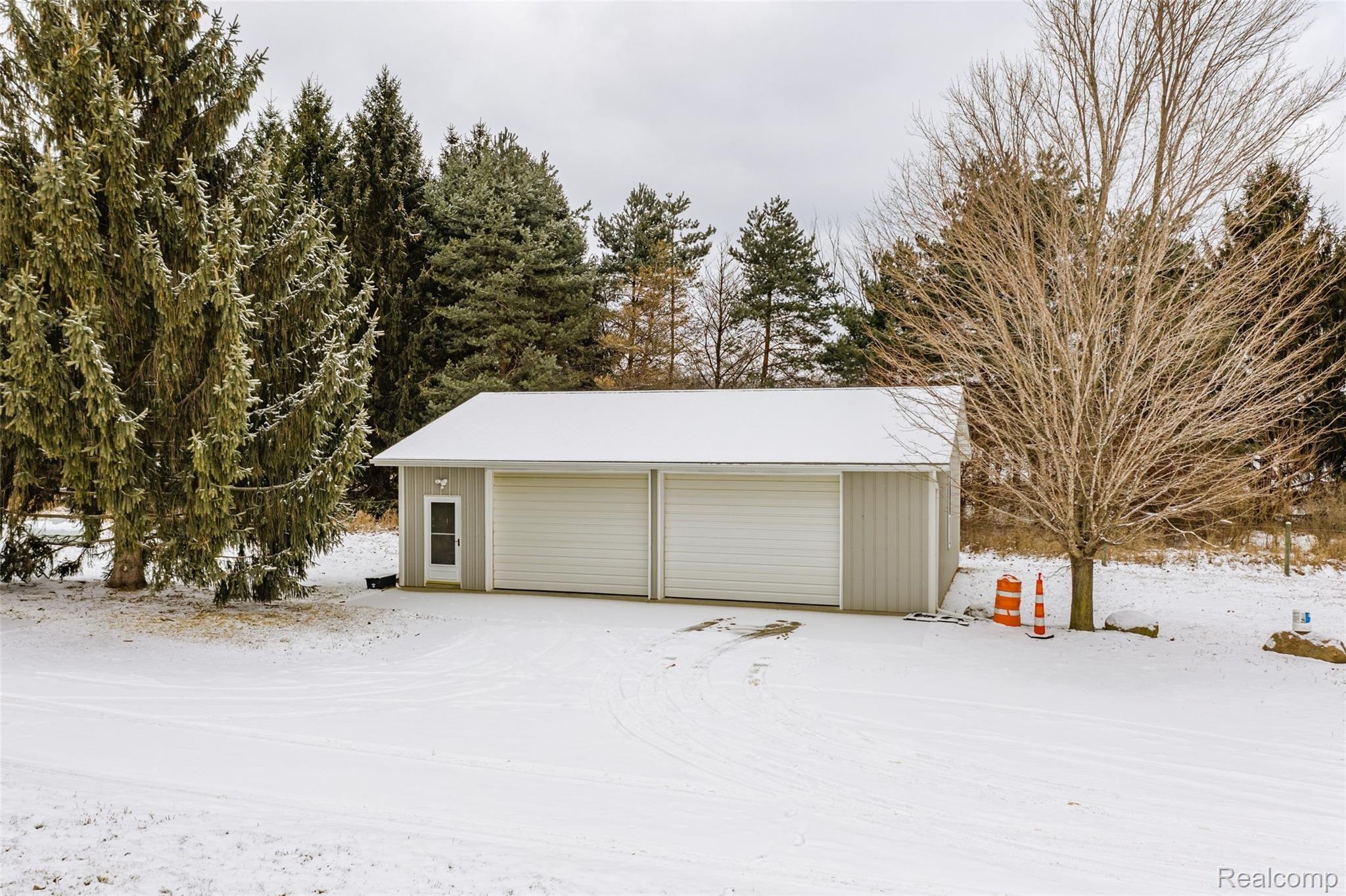 4489 North Oak Road Davison, MI 48423 - Photo 37 of 42 4489 N Oak Rd-38.jpg