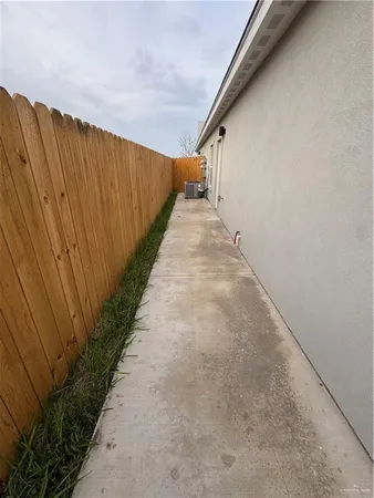 $1,250 | 1225 Valle Vista Street, Unit 3, Alamo, TX 78516