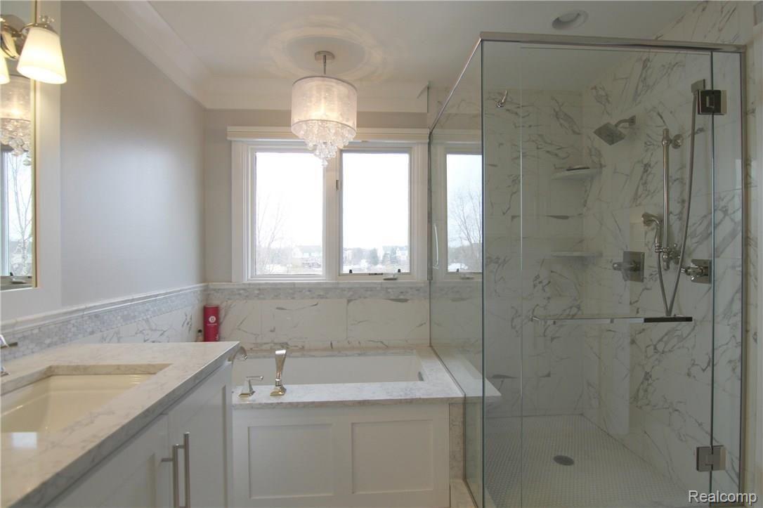 1217 Tulberry Circle Rochester, MI 48306 - Photo 17 of 34 Tulberry Cir Master Bath 2.jpg