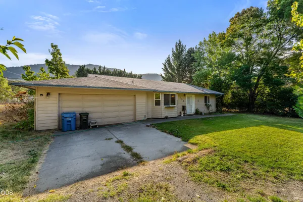 $419,900 | 355 Cheslock Road, Grants Pass, OR 97527