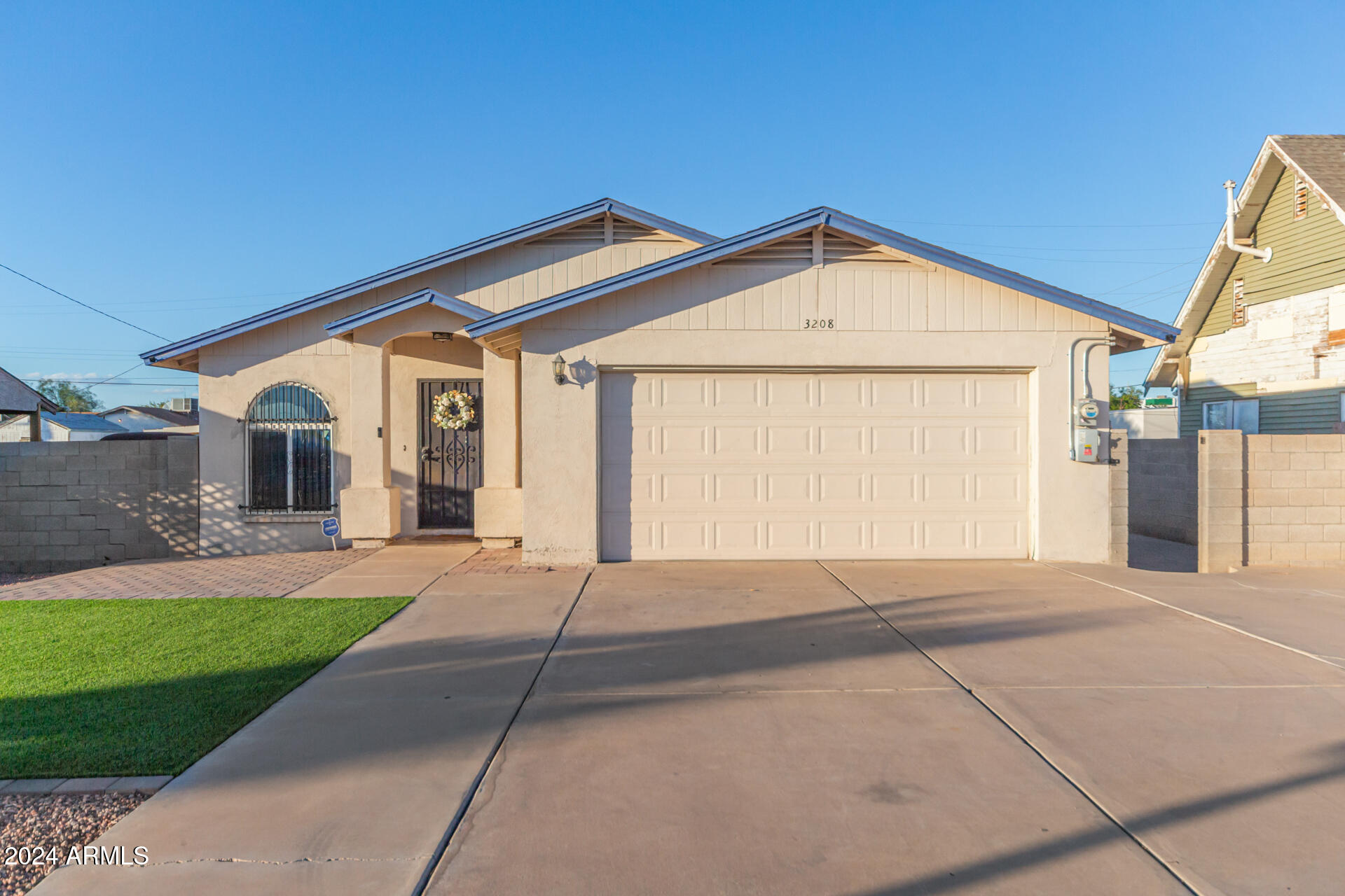 3208 West Granada Road Phoenix, AZ 85009 - Photo 1 of 12 0004-04 - Granada