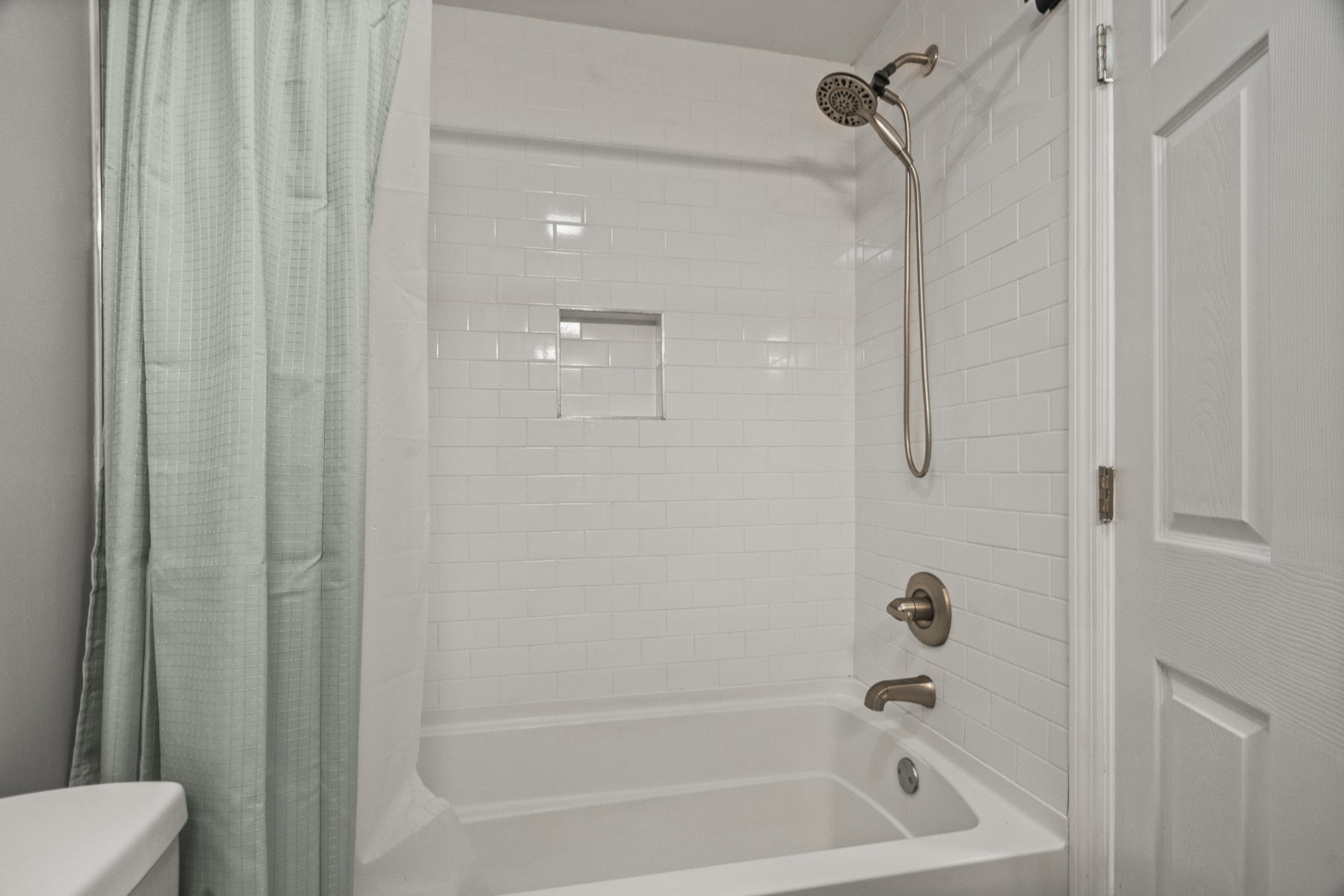 3240 Academy Road Portland, TN 37148 - Photo 26 of 39 a bathroom with a shower and a bath tub