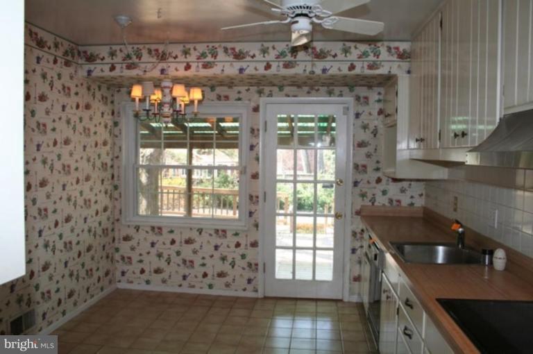 2906 Farm Road Alexandria, VA 22302 - Photo 2 of 18 Kitchen #2