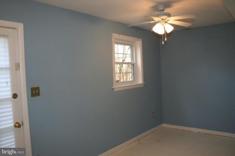 2906 Farm Road Alexandria, VA 22302 - Photo 11 of 18 Den