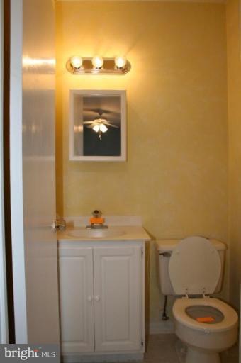 2906 Farm Road Alexandria, VA 22302 - Photo 12 of 18 Half Bath 1