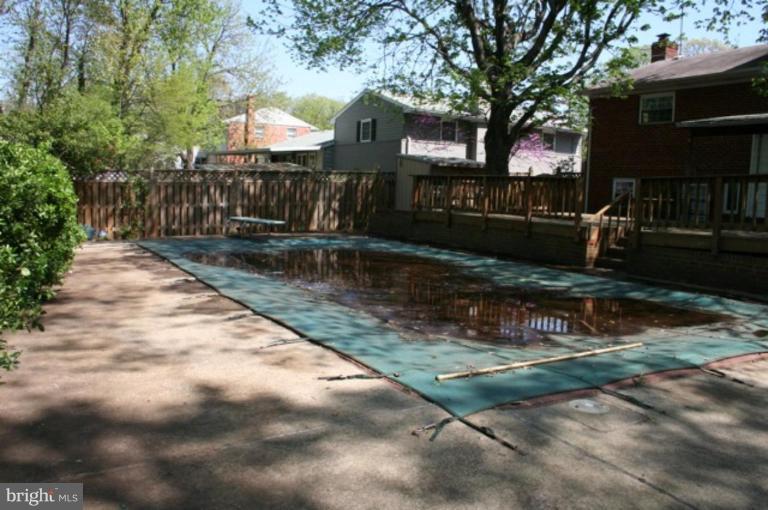 2906 Farm Road Alexandria, VA 22302 - Photo 14 of 18 Swimming Pool