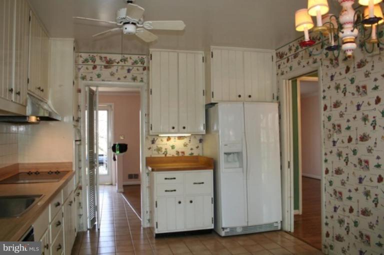 2906 Farm Road Alexandria, VA 22302 - Photo 3 of 18 Kitchen