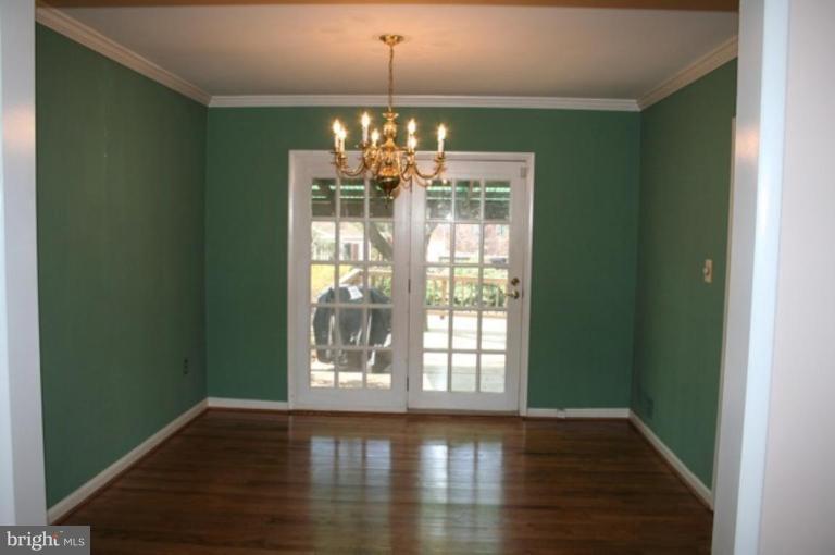 2906 Farm Road Alexandria, VA 22302 - Photo 4 of 18 Dining Room