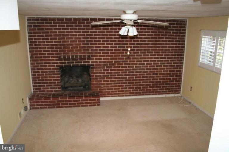 2906 Farm Road Alexandria, VA 22302 - Photo 10 of 18 Family Room