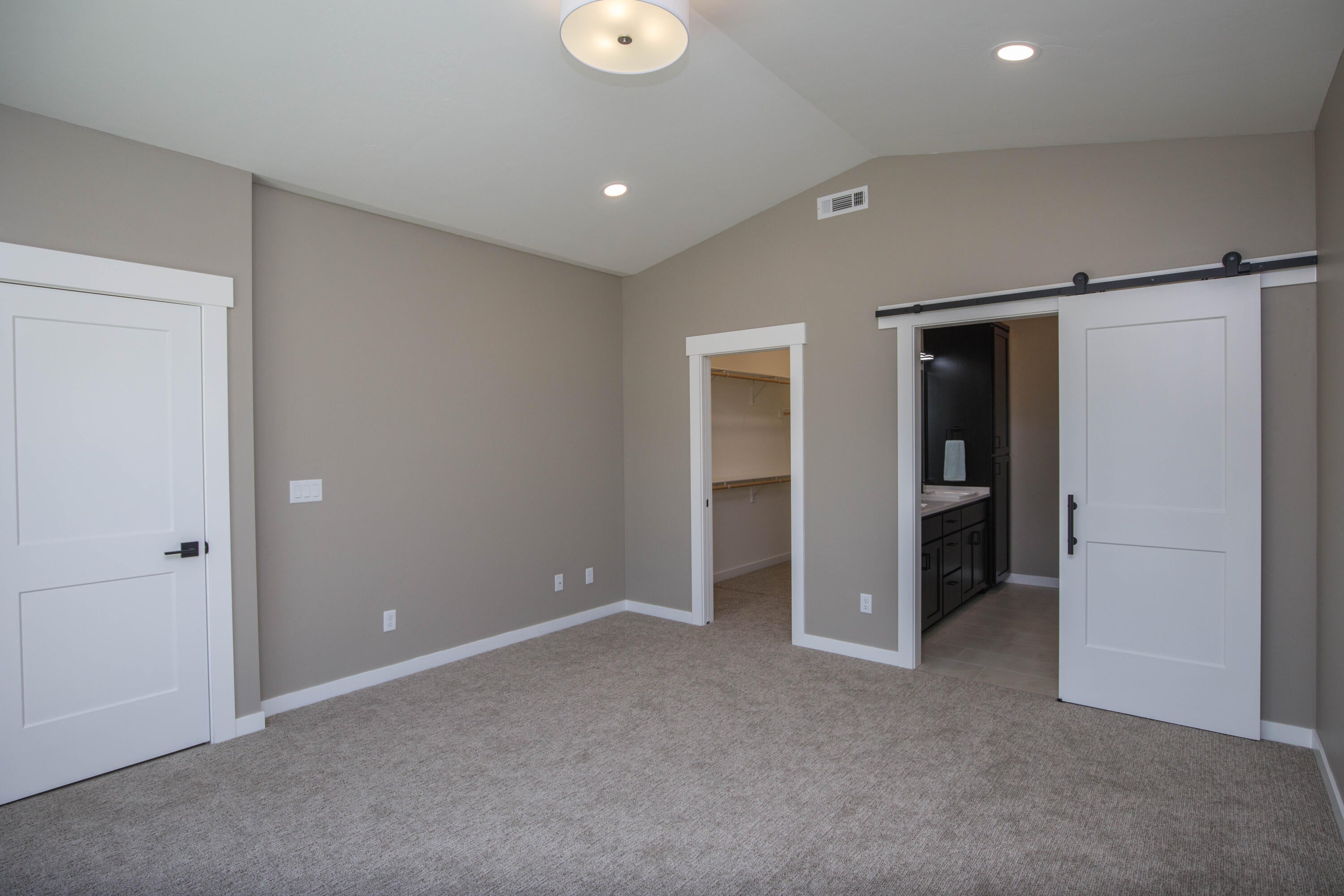 258 Christopher Way Talent, OR 97540 - Photo 16 of 33 16