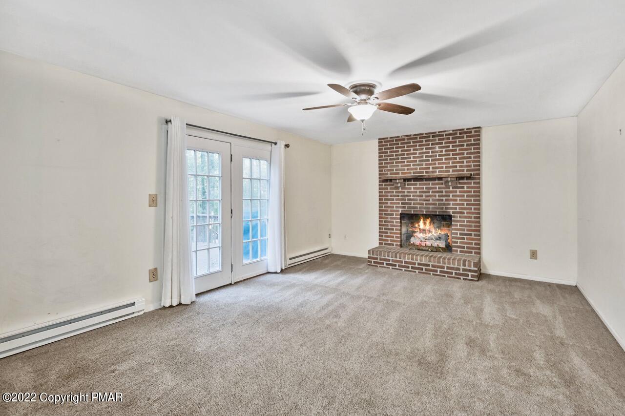 256 Middle Road Tannersville, PA 18372 - Photo 16 of 47 Family Room