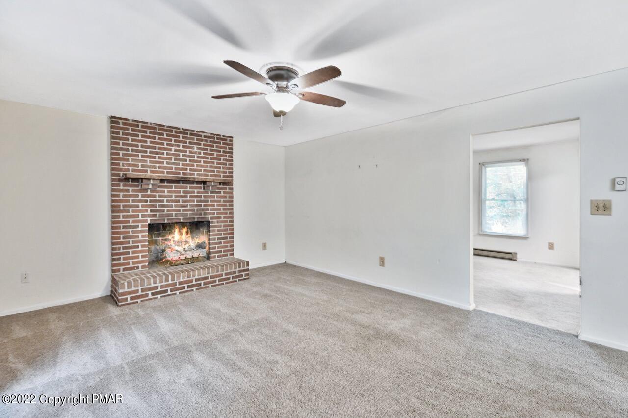 256 Middle Road Tannersville, PA 18372 - Photo 17 of 47 Family Room