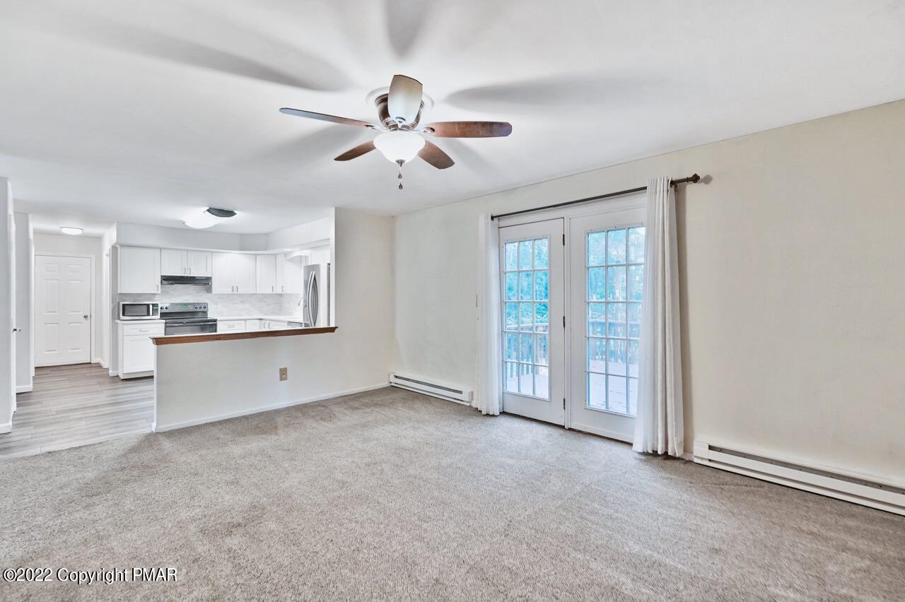 256 Middle Road Tannersville, PA 18372 - Photo 18 of 47 Family Room