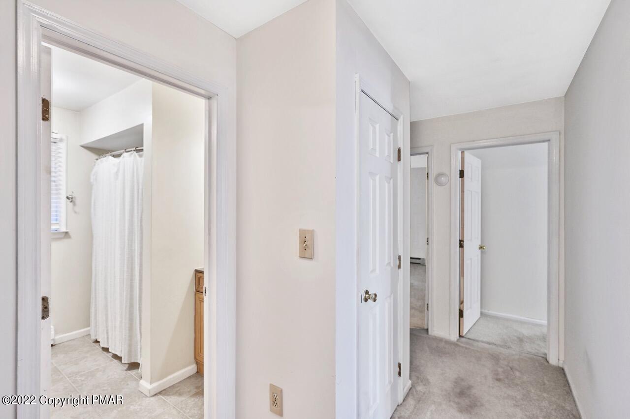 256 Middle Road Tannersville, PA 18372 - Photo 32 of 47 Hallway
