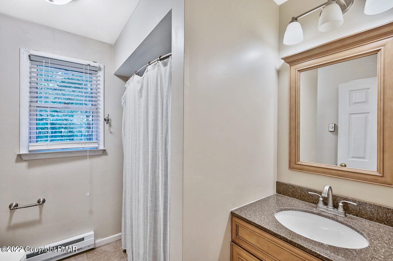 256 Middle Road Tannersville, PA 18372 - Photo 33 of 47 Full Bathroom