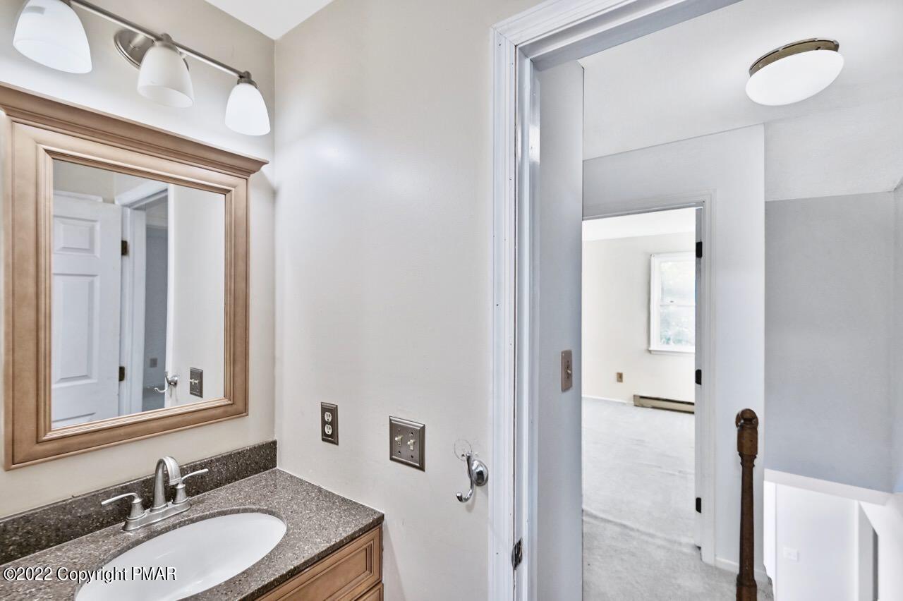 256 Middle Road Tannersville, PA 18372 - Photo 34 of 47 Full Bathroom