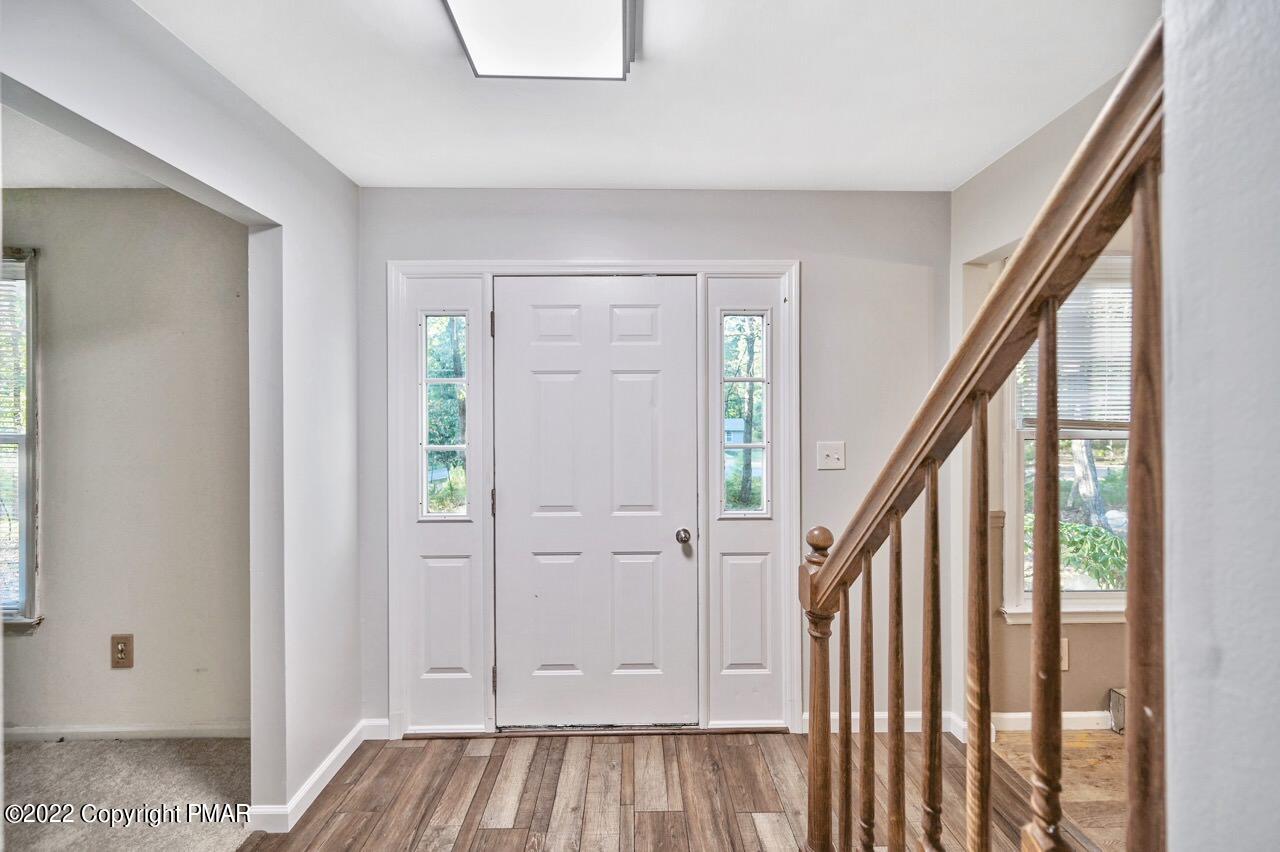 256 Middle Road Tannersville, PA 18372 - Photo 4 of 47 Foyer