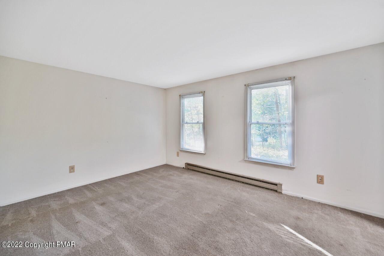 256 Middle Road Tannersville, PA 18372 - Photo 6 of 47 Living Room