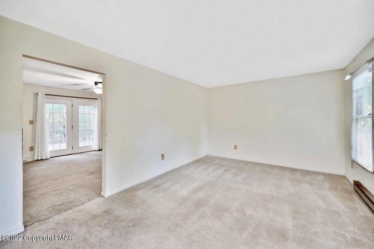 256 Middle Road Tannersville, PA 18372 - Photo 8 of 47 Living Room