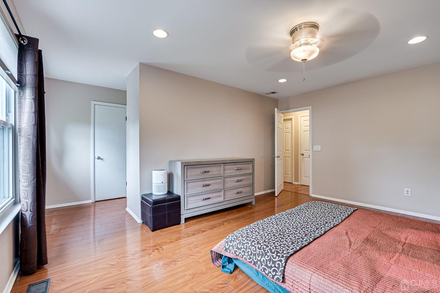 6 Sagamore Avenue South Edison, NJ 08820 - Photo 24 of 34