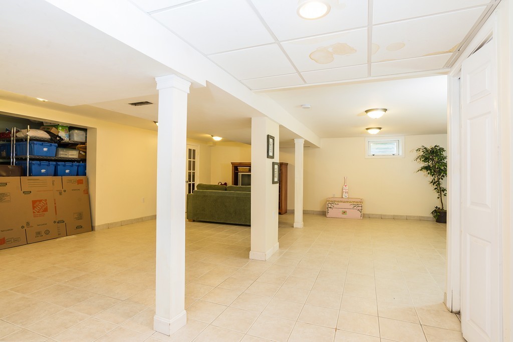 19 Thomas Road Lynnfield, MA 01940 - Photo 18 of 30 Gallery Image 18