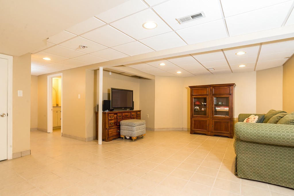 19 Thomas Road Lynnfield, MA 01940 - Photo 21 of 30 Gallery Image 21