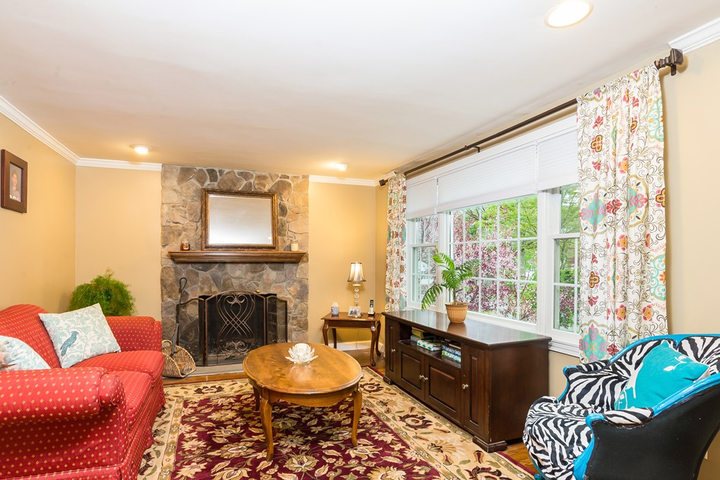 19 Thomas Road Lynnfield, MA 01940 - Photo 3 of 30 Gallery Image 3