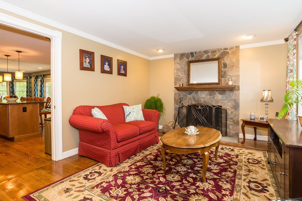 19 Thomas Road Lynnfield, MA 01940 - Photo 4 of 30 Gallery Image 4