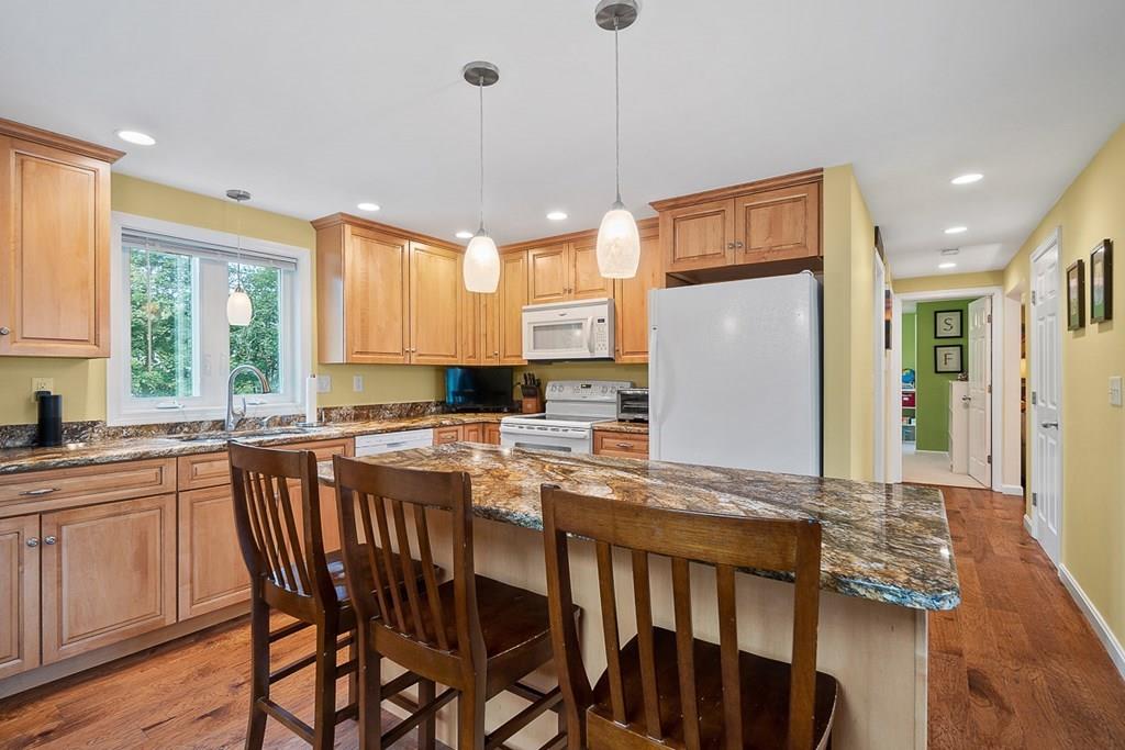 15 Greenridge Road Dracut, MA 01826 - Photo 7 of 31 Gallery Image 7