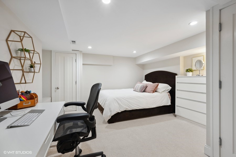 807 Cherry Street Winnetka, IL 60093 - Photo 27 of 37 a bedroom with a bed and a window